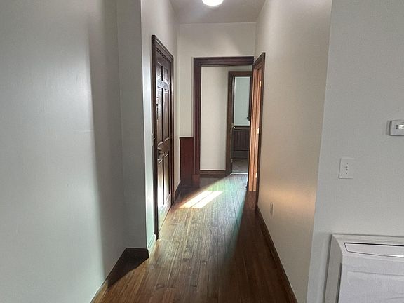 3rd image of 520 Walker St #3