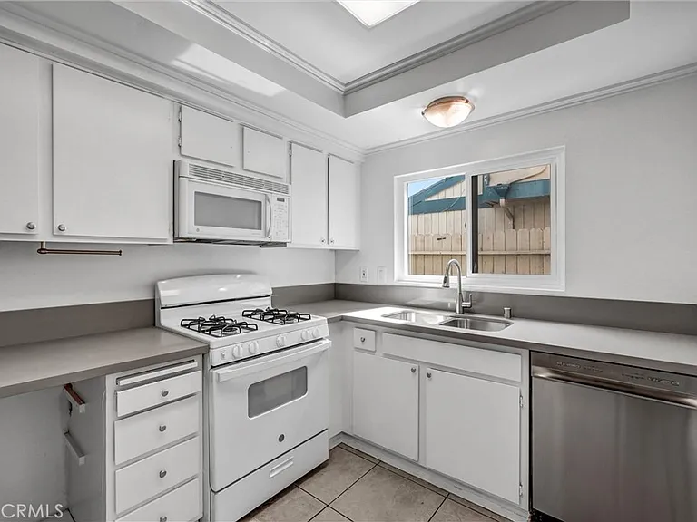 4526 Heil Ave — Photo 5