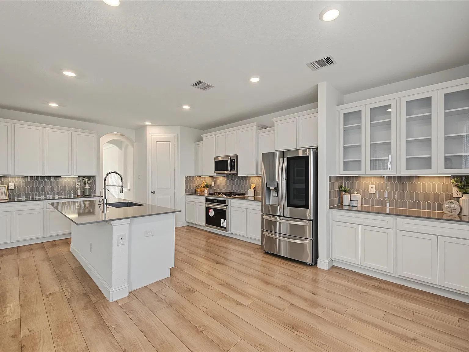 4 bed, 3.5 bath, 2963 sqft, $3,500 — Photo 1