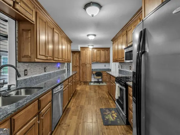 8804 Willow Creek Ct, Douglasville, GA 30135