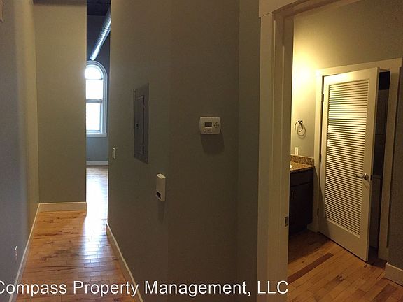 2nd image of 139 Pearl St NW Ste 401