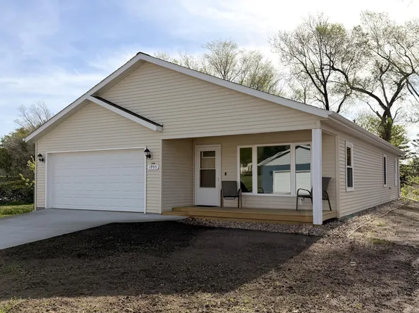 1955 Bud Rd, Windom, MN 56101