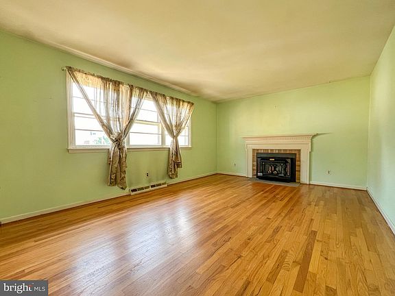 4th image of 2501 Bryan Dr