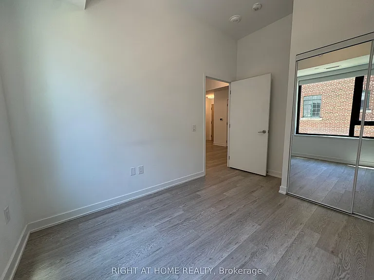 3 Strathgowan Ave #202 — Photo 21