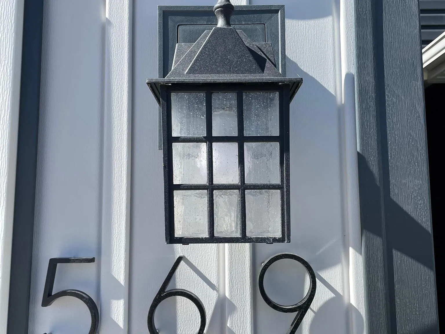 569 Abigail Ln — Photo 2