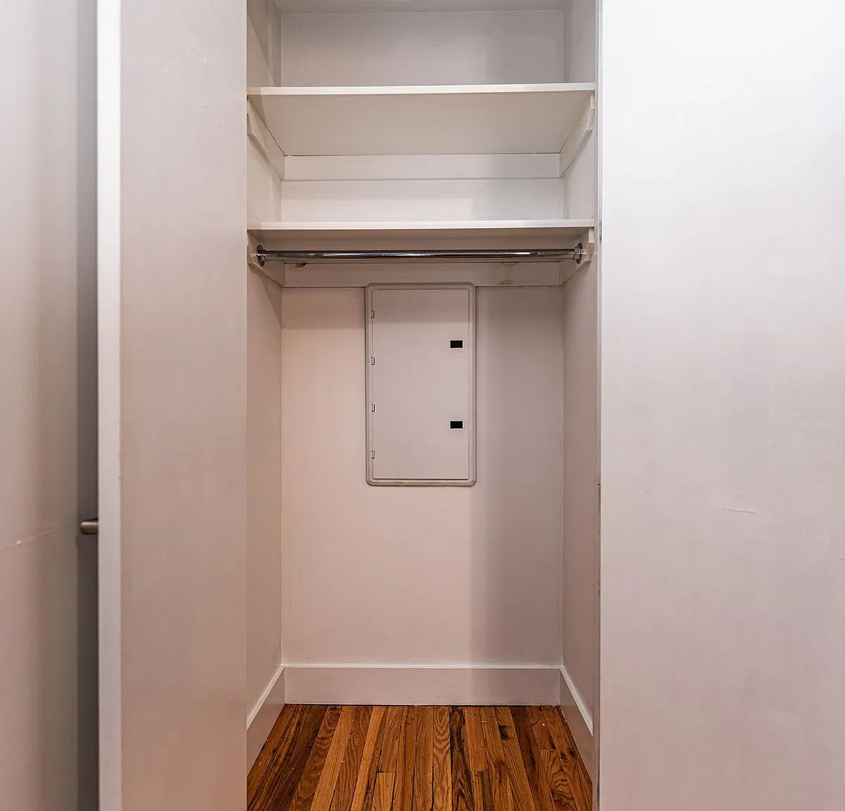 886 Jefferson Ave — Photo 3