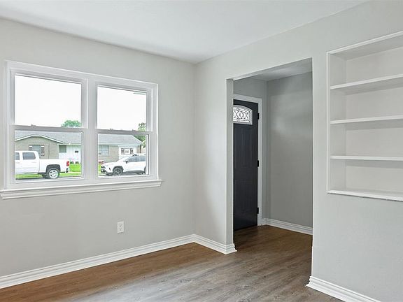 5th image of 2607 Emerald Dr