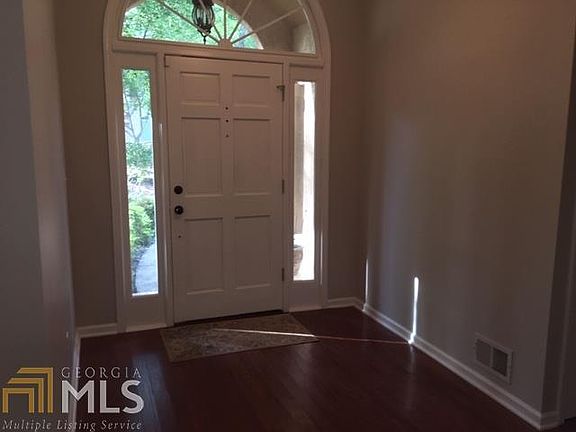 4th image of 612 Magnolia Ln