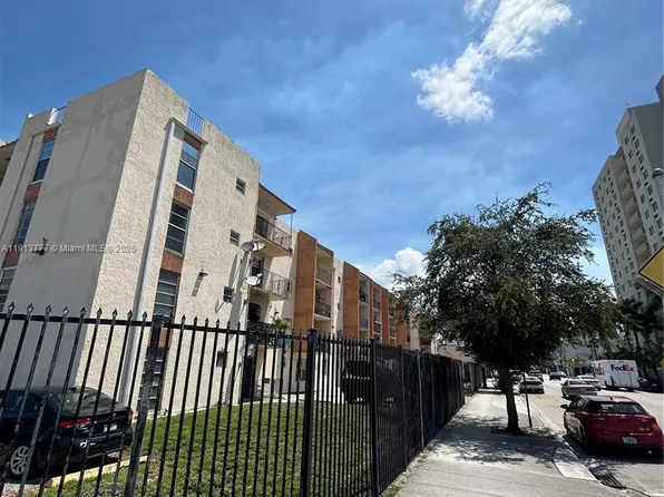 1051 SW 1st St APT 404, Miami, FL 33130