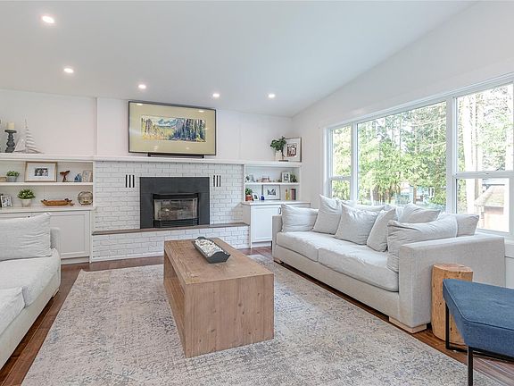 2nd image of 941 Ballenas Rd W