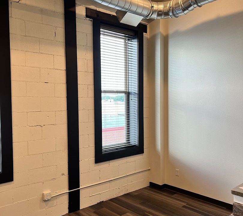 1st image of 843 Washington Ave #200
