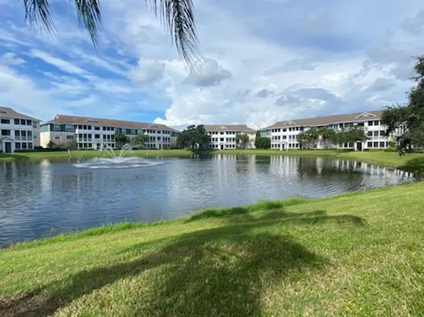 4802 51st St W APT 320, Bradenton, FL 34210