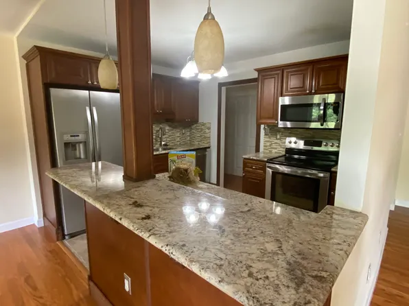 9718 Kingsbridge Dr APT 202, Fairfax, VA 22031