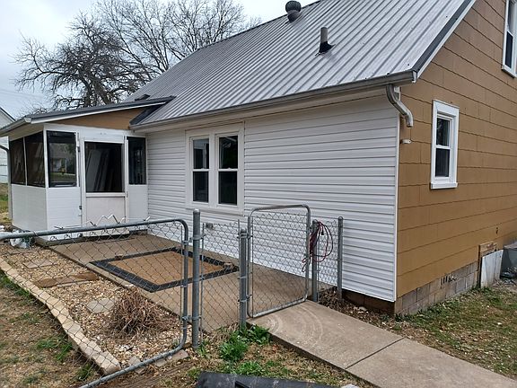 back access with screened porch