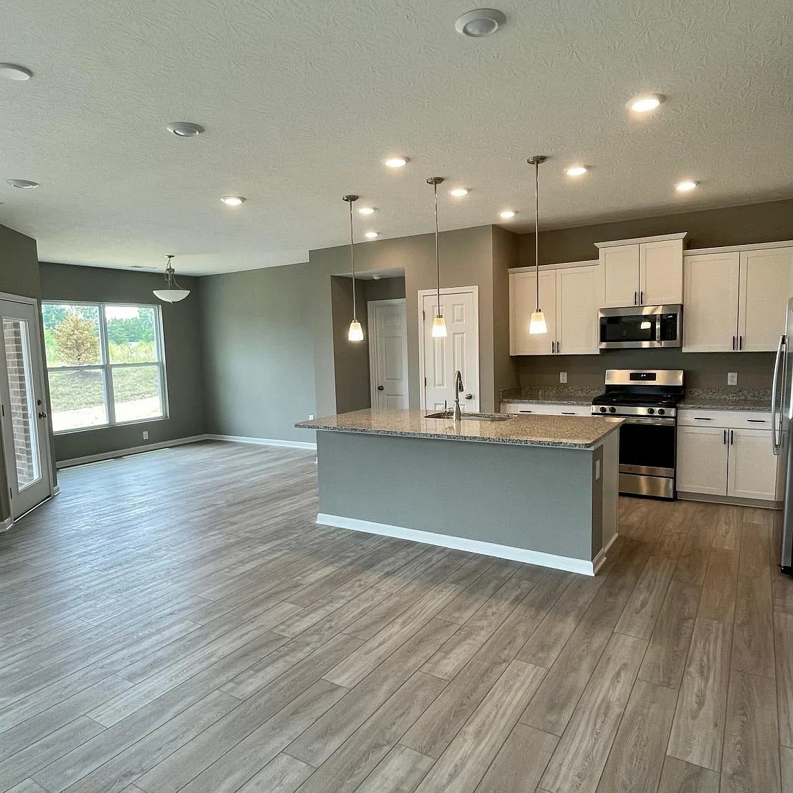 5011 S Castle Ct — Photo 4