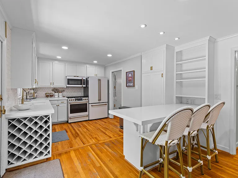 146 Broad St #B — Photo 13