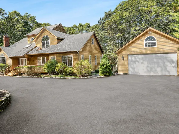 45 Woodland Dr, Southampton, NY 11968