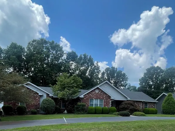 1050 Lakewood Dr, Madisonville, KY 42431