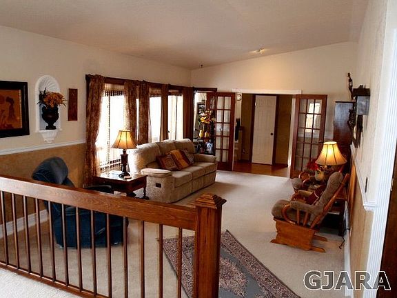 4th image of 2722 Caribbean Dr
