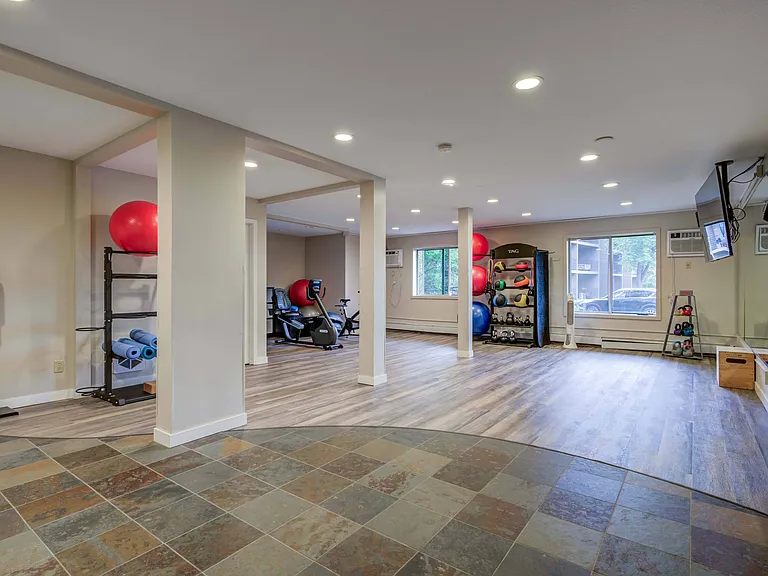Park Glen Apartments — Photo 10