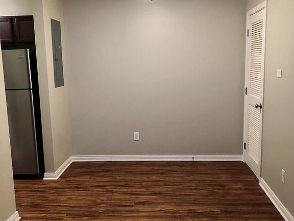 4th image of 260 Walnut Creek Dr APT B12