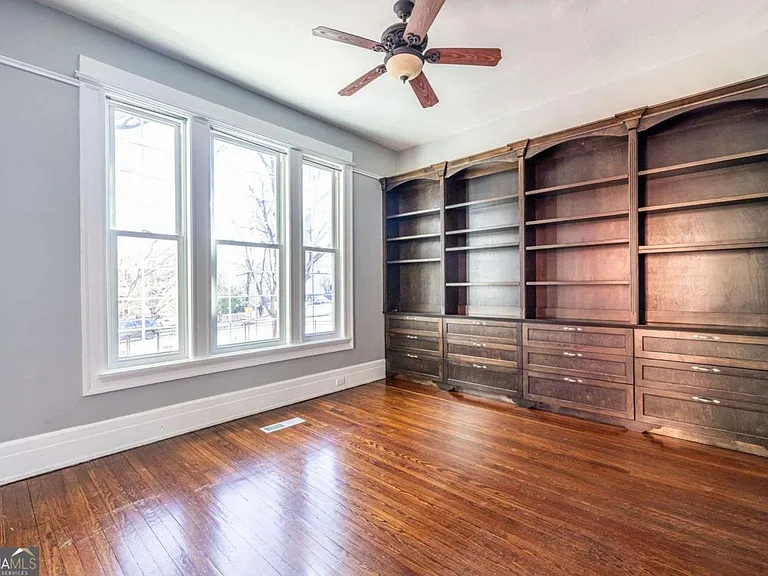 692 Myrtle St NE — Photo 37