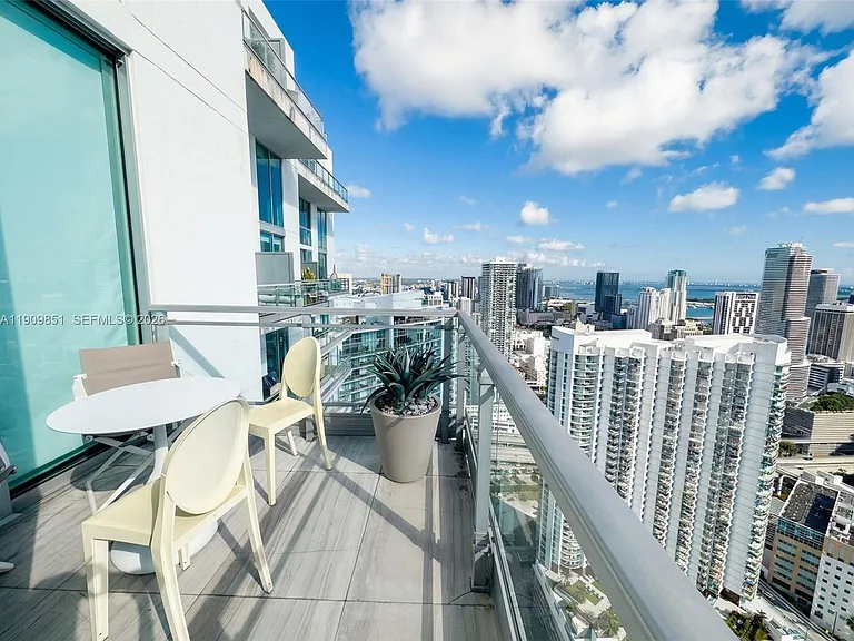 92 SW 3rd St #Penthouse 5213 — Photo 1