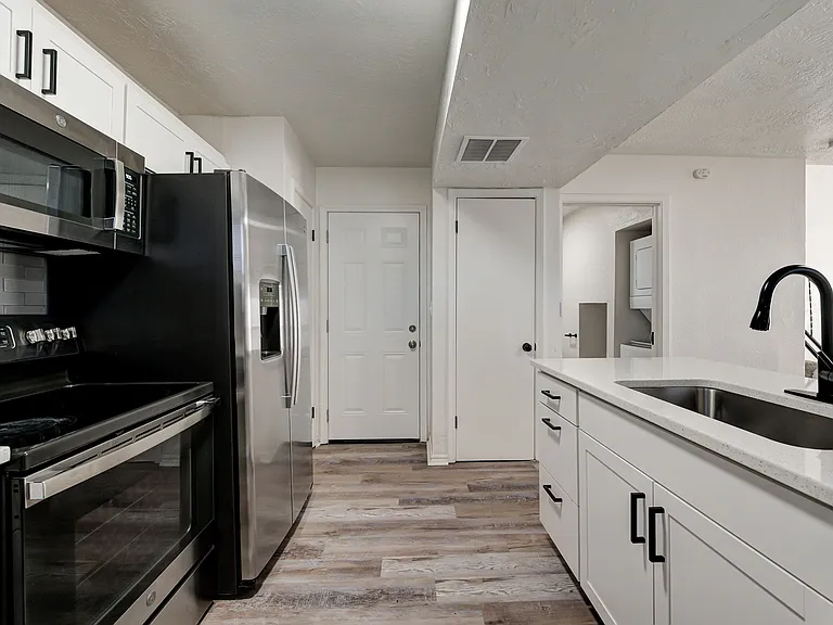 727 Vicksburg Ave — Photo 17
