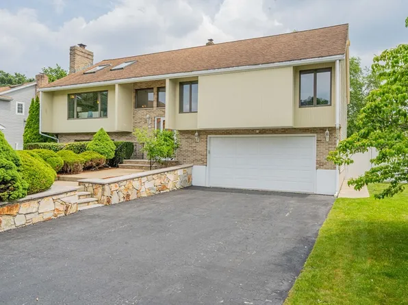 12 Concord Rd, Stoneham, MA 02180