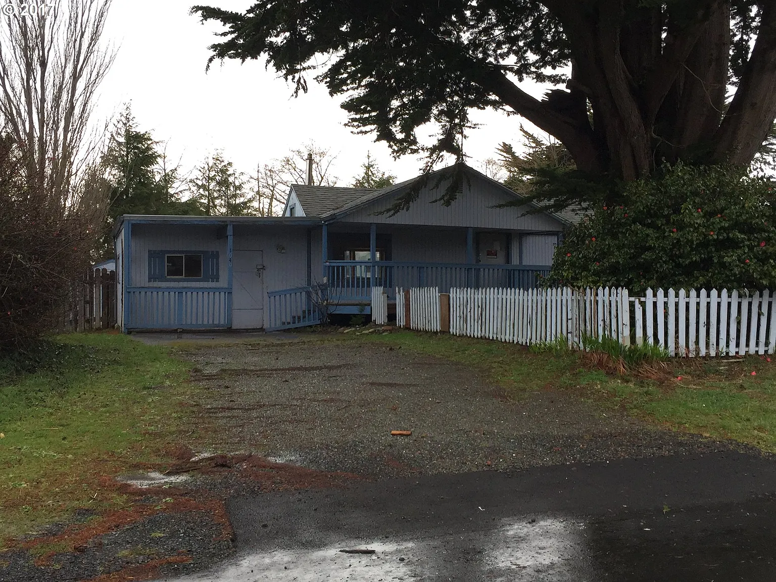 1040 Grand Ave SE photo 1