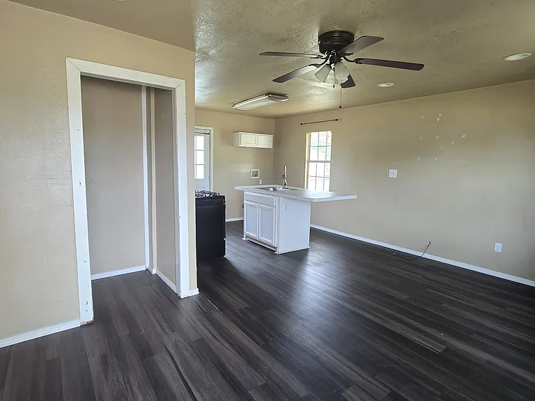 812 Kathy Ave — Photo 2