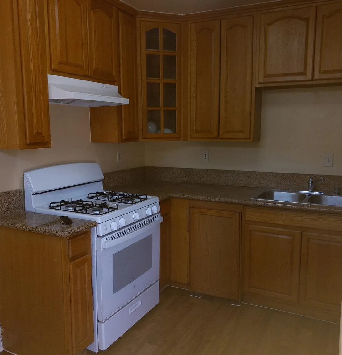 2 bed, 975 sqft, $2,200 — Photo 3