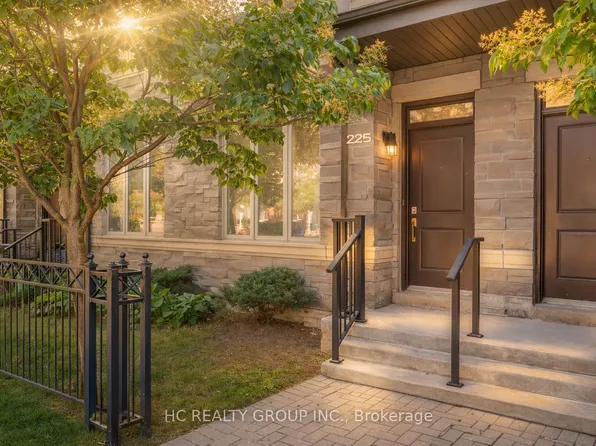 225 S Park Rd #Townhouse 6, Markham, ON L3T 0B6