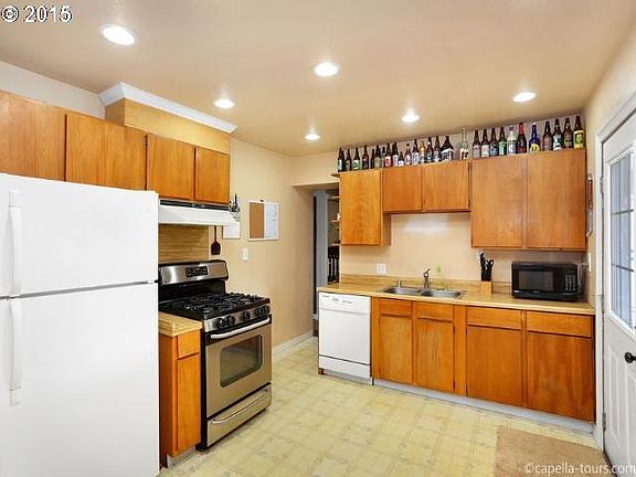 4th image of 4211 NE 42nd St