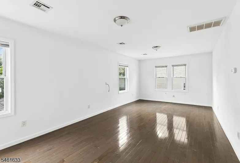 3 bed, 2.0 bath, $3,000 — Photo 2