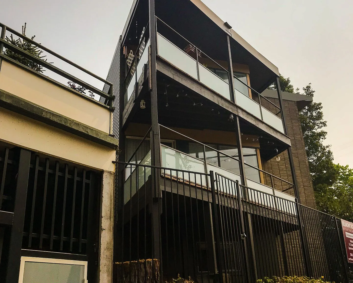 Belmont Roy Apartments — Photo 3