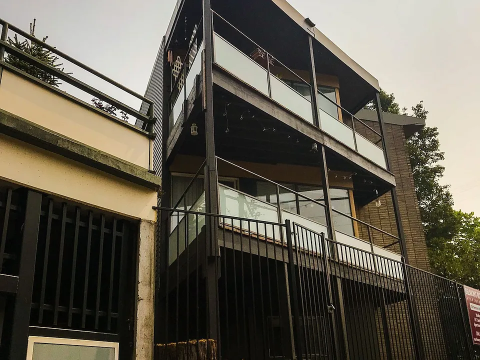 Building Photo 3