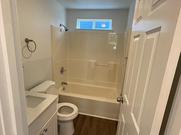 114 N Mill St #2 — Photo 8