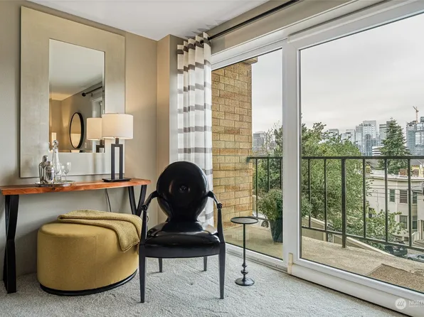 1300 University Street #F2, Seattle, WA 98101