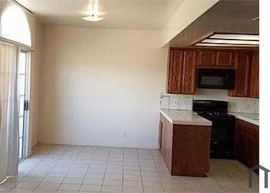 2 bed, 900 sqft, $1,300 — Photo 4