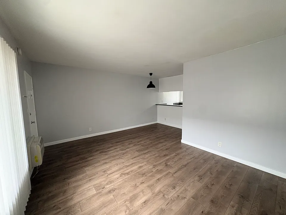 942 S Burlington Ave #12