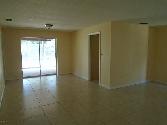 3rd image of 207 Rose Dr #0