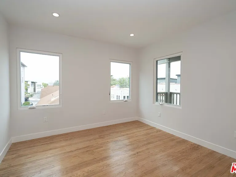 1365 1/2 Maltman Ave — Photo 15