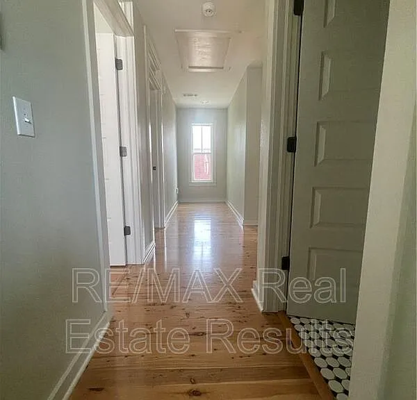 103 SE G Ct — Photo 9