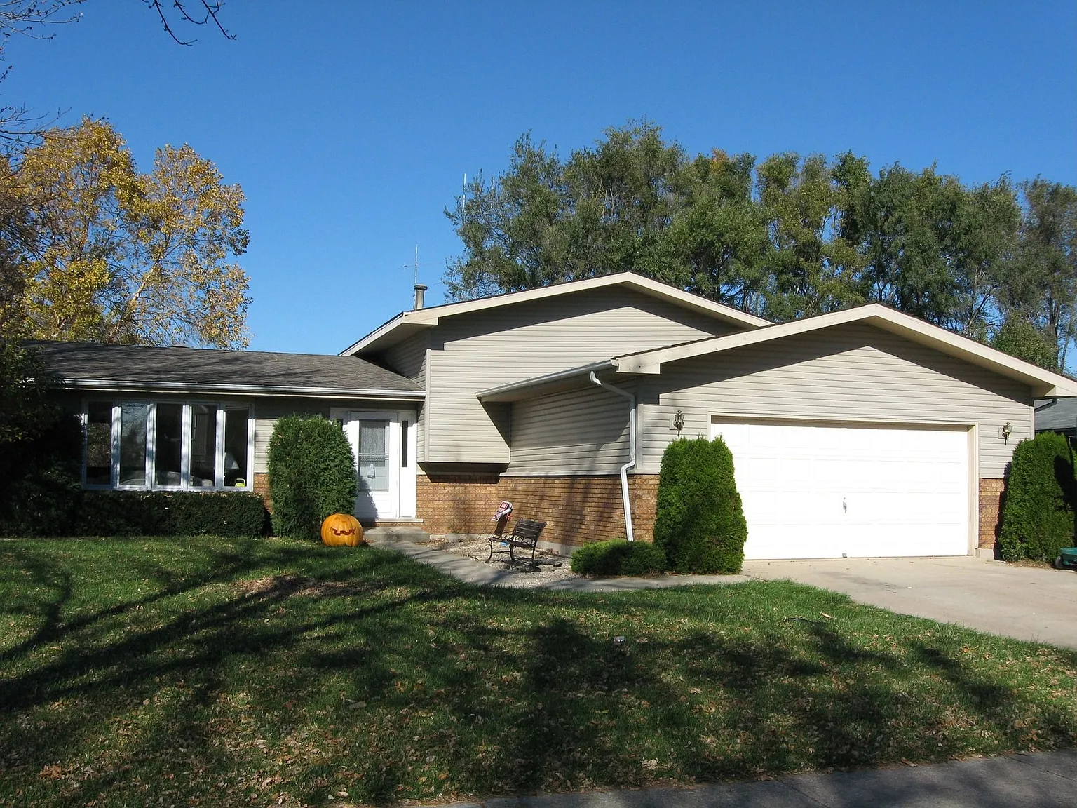 1126 Moorland Ave photo 1