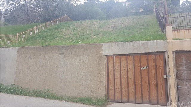 Front view of the property that extends back to the last home. FYI: next right side lot is available