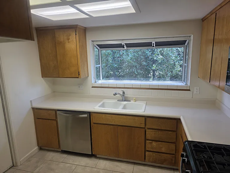 4760 Northglen St — Photo 24