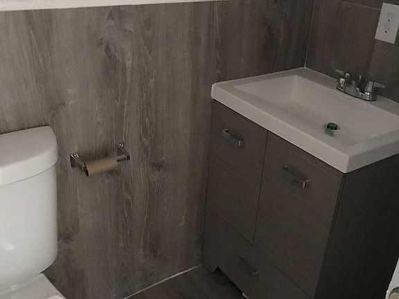 5th image of 755 W 2nd St Unit 5