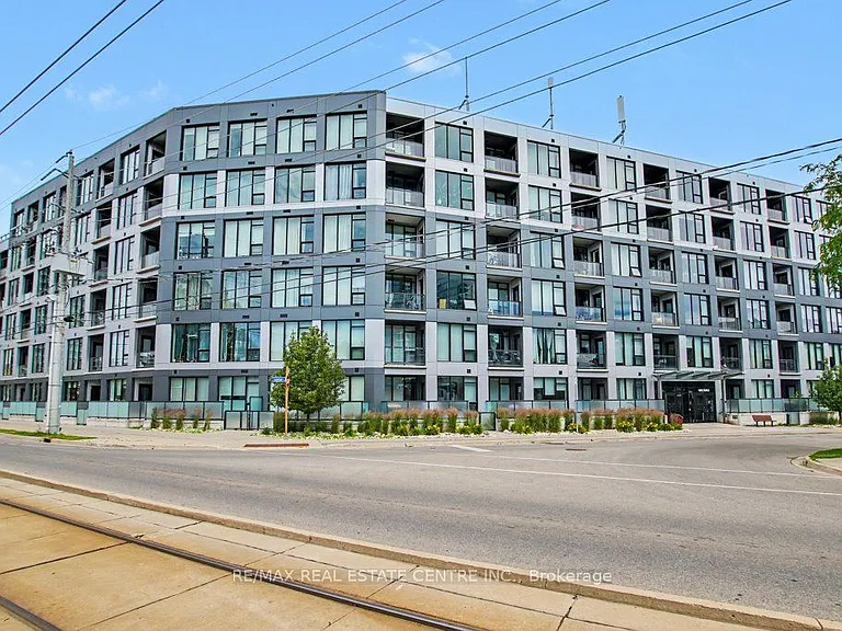 690 King St W #101 — Photo 33
