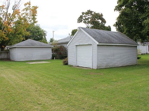 3rd image of 400 W Hively Ave